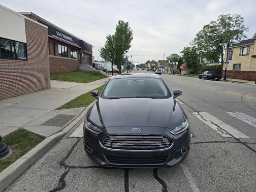 Magnetic 2016 Ford Fusion 4dr Sdn SE AWD