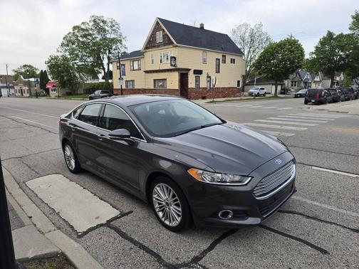 Magnetic 2016 Ford Fusion 4dr Sdn SE AWD
