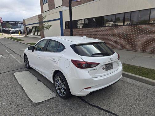 Snowflake White Pearl Mica 2018 Mazda Mazda3 Grand Touring Auto