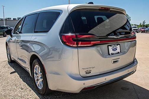 Silver Mist Clearcoat 2024 Chrysler Pacifica Touring-L