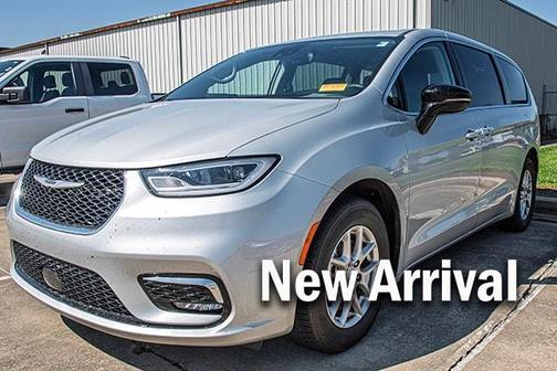 Silver Mist Clearcoat 2024 Chrysler Pacifica Touring-L