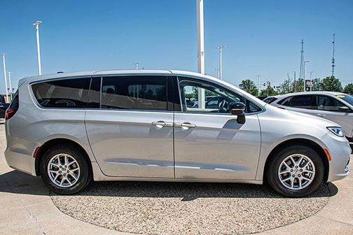 Silver Mist Clearcoat 2024 Chrysler Pacifica Touring-L