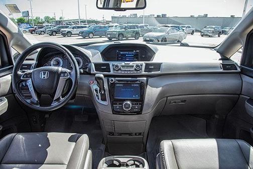 White Diamond Pearl 2016 Honda Odyssey EX-L