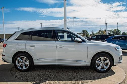 2024 Audi Q7 45 Premium