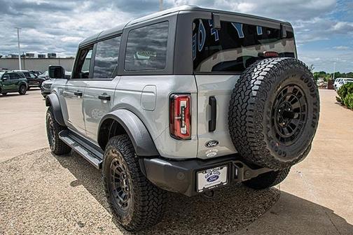 Avalanche Gray 2026 Ford Bronco Outer Banks