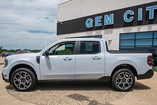 Space White Metallic 2026 Ford Maverick Lariat