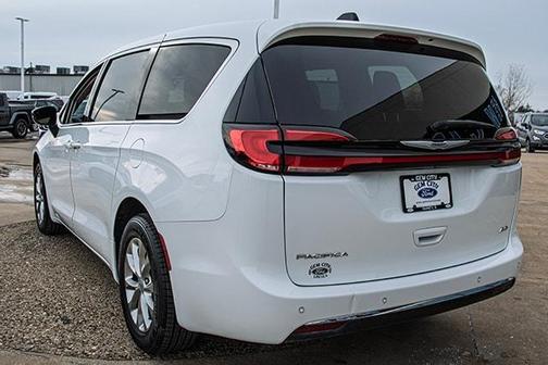 2024 Chrysler Pacifica Touring-L