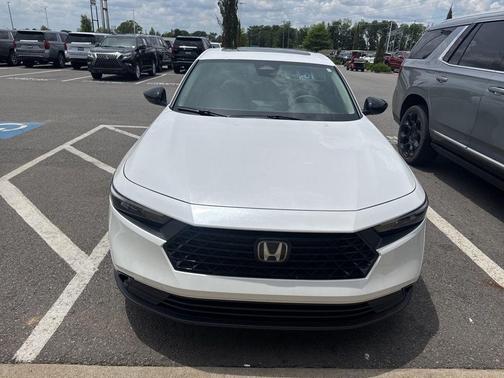 Platinum White Pearl 2025 Honda Accord SE