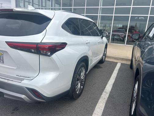 2022 Toyota Highlander Platinum