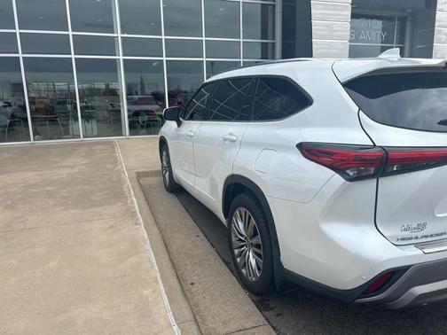 2022 Toyota Highlander Platinum