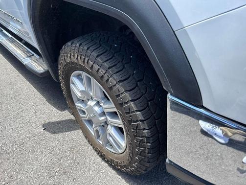 White Frost Tricoat 2020 GMC Sierra 2500 SLT