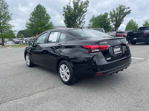 Super Black 2025 Nissan Versa 1.6 S