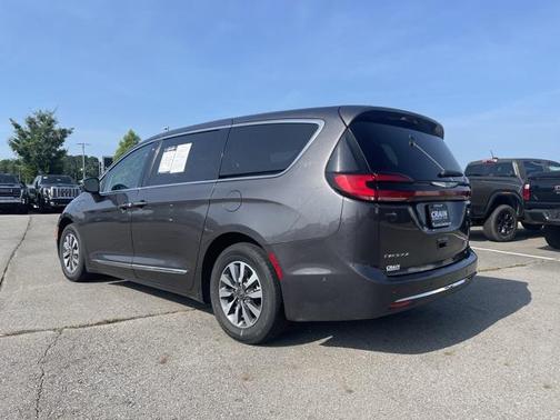 2022 Chrysler Pacifica Hybrid Limited