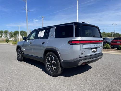 2024 Rivian R1S Adventure