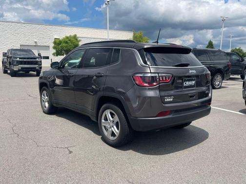 GRANITE CRYSTAL METALLIC 2024 Jeep Compass Latitude