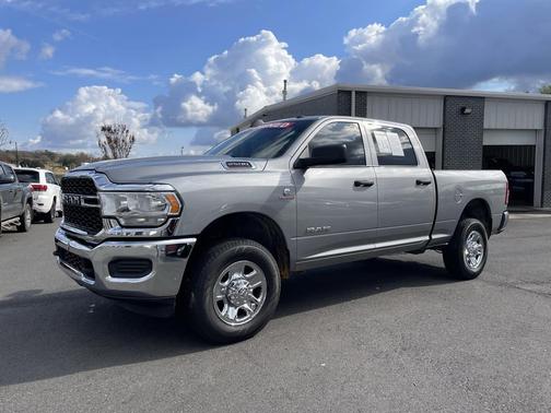 2022 RAM 2500 Tradesman Crew Cab 4x4 6'4' Box