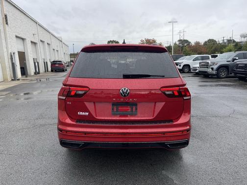 2024 Volkswagen Tiguan 2.0T SE R-Line Black