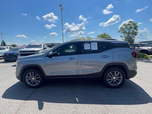 Sterling Metallic 2023 GMC Terrain SLT