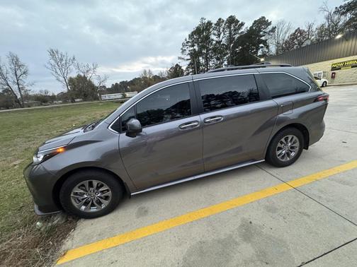 2024 Toyota Sienna XLE