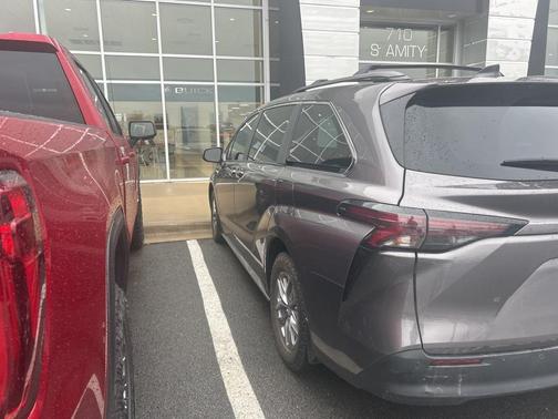 2024 Toyota Sienna XLE