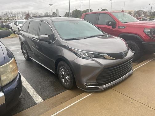 2024 Toyota Sienna XLE