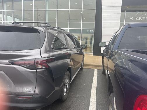 2024 Toyota Sienna XLE