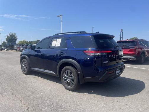 2024 Nissan Pathfinder SV FWD
