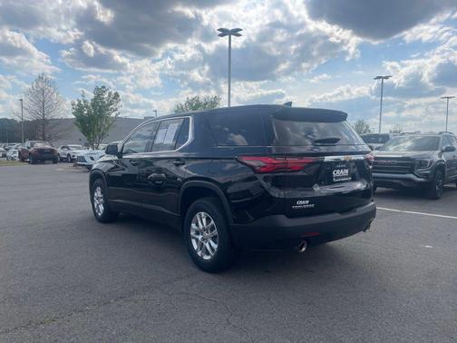 Mosaic Black Metallic 2022 Chevrolet Traverse LS