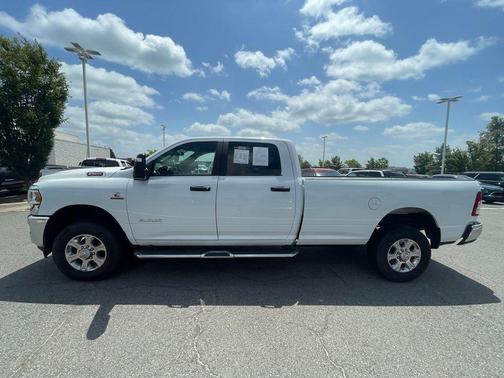 Bright White Clearcoat 2024 RAM 2500 Big Horn Crew Cab 4x4 8' Box