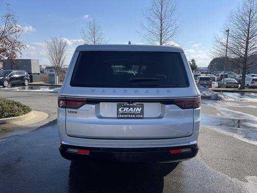 2023 Jeep Wagoneer L Series II 4x2