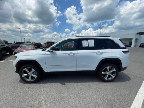 Bright White Clearcoat 2024 Jeep Grand Cherokee Limited