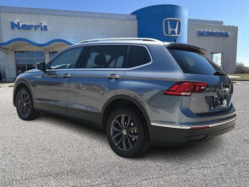 Platinum Gray Metallic 2022 Volkswagen Tiguan 2.0T SE 4MOTION