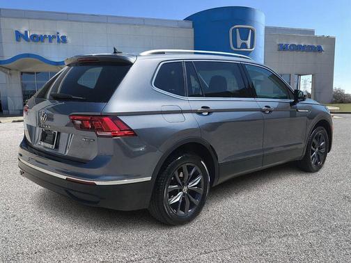 Platinum Gray Metallic 2022 Volkswagen Tiguan 2.0T SE 4MOTION
