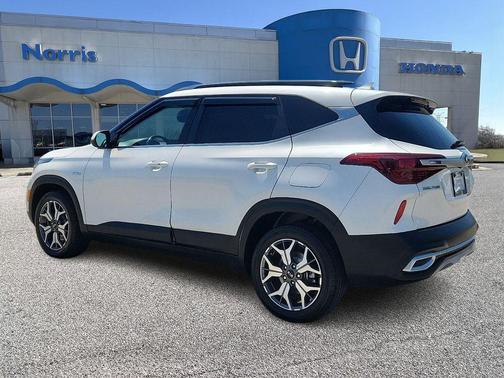 Snow White Pearl 2021 Kia Seltos EX