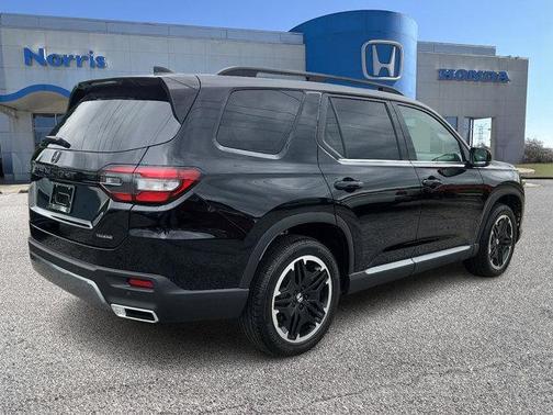 Crystal Black Pearl 2026 Honda Pilot Touring 8-Passenger