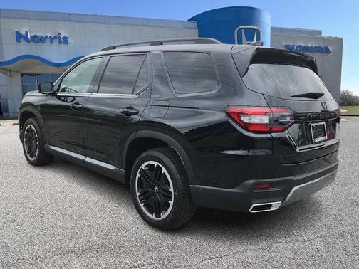 Crystal Black Pearl 2026 Honda Pilot Touring 8-Passenger