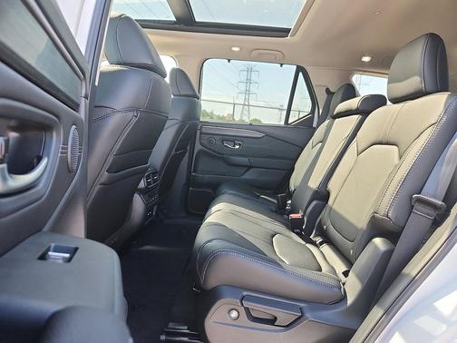 Platinum White Pearl 2026 Honda Pilot Touring 8-Passenger