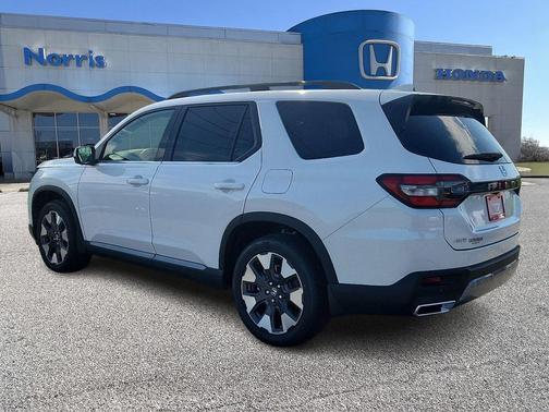 Platinum White Pearl 2026 Honda Pilot Touring 8-Passenger
