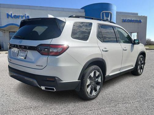 Platinum White Pearl 2026 Honda Pilot Touring 8-Passenger
