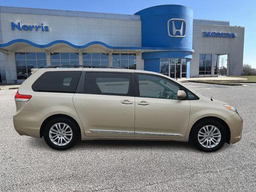 Sandy Beach Metallic 2014 Toyota Sienna XLE