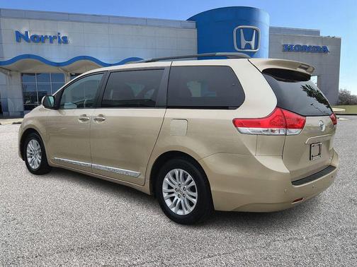 Sandy Beach Metallic 2014 Toyota Sienna XLE