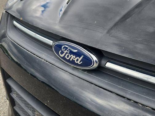 Shadow Black 2016 Ford Escape SE