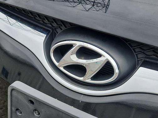 Ultra Black Pearl 2017 Hyundai Veloster Value Edition