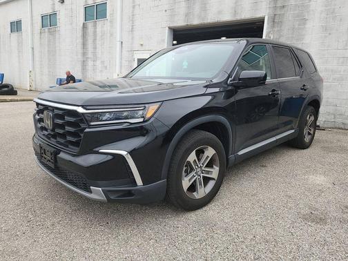 Crystal Black Pearl 2023 Honda Pilot AWD EX-L 7 Passenger
