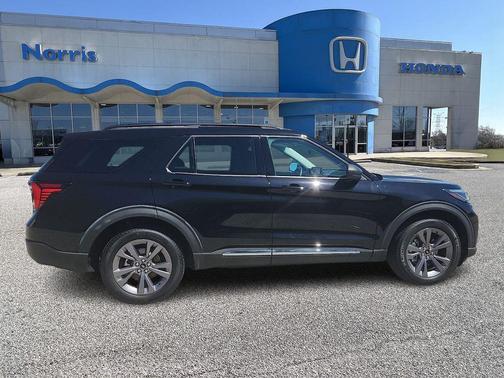 Agate Black Metallic 2025 Ford Explorer Active