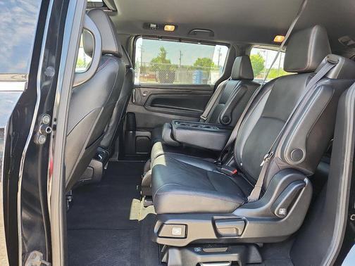 Crystal Black Pearl 2024 Honda Odyssey Sport