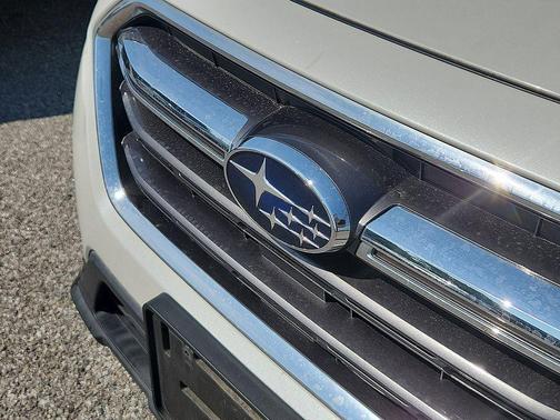 Crystal White Pearl 2019 Subaru Outback 2.5i Limited