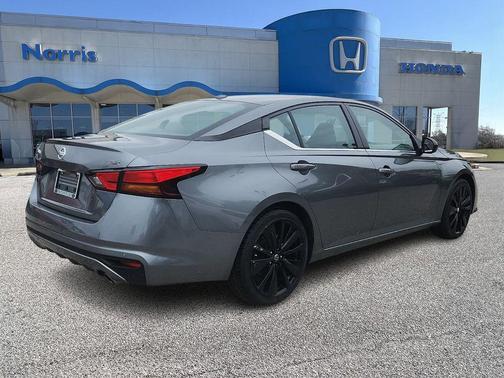 Gun Metallic 2022 Nissan Altima SR FWD
