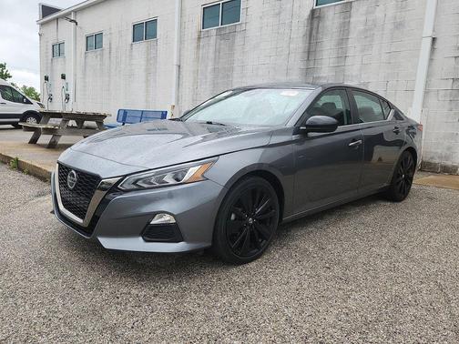 Gun Metallic 2022 Nissan Altima SR FWD