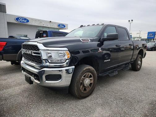 2022 RAM 2500 Tradesman Crew Cab 4x4 6'4' Box